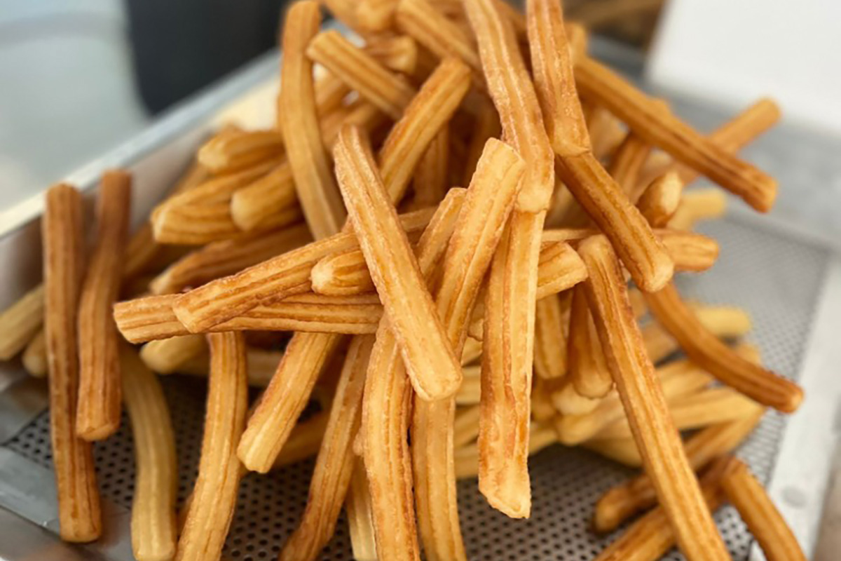 Churros artesanales recién hechos en Churrería Marga en Valladolid
